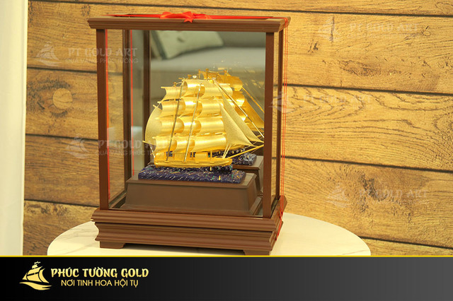 mo-hinh-thuyen-buom-vang-la-24k.jpg